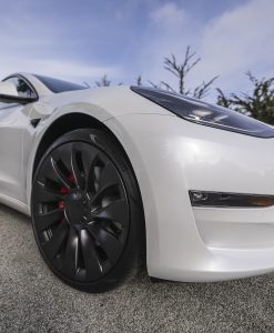 Tesla Model 3 kiveniskukalvot