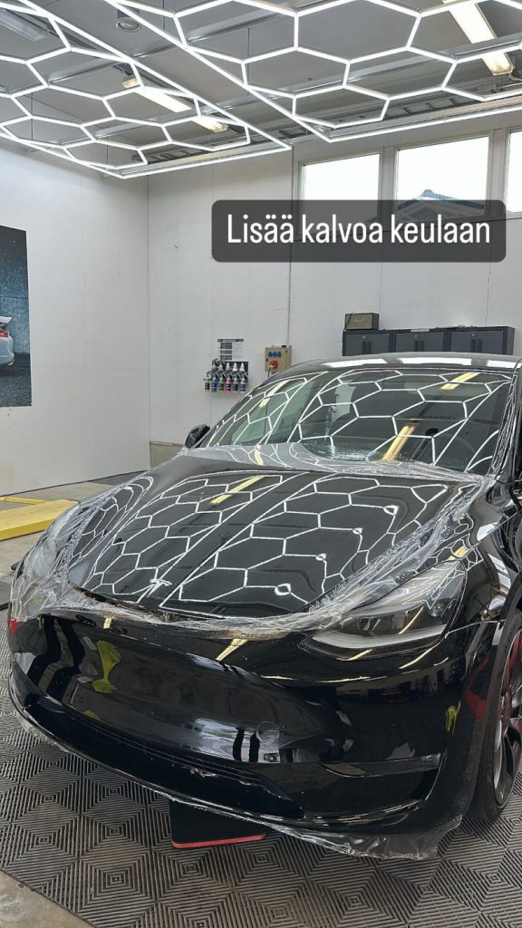 Teslan PPF-suojaus Skyfol PPF:llä