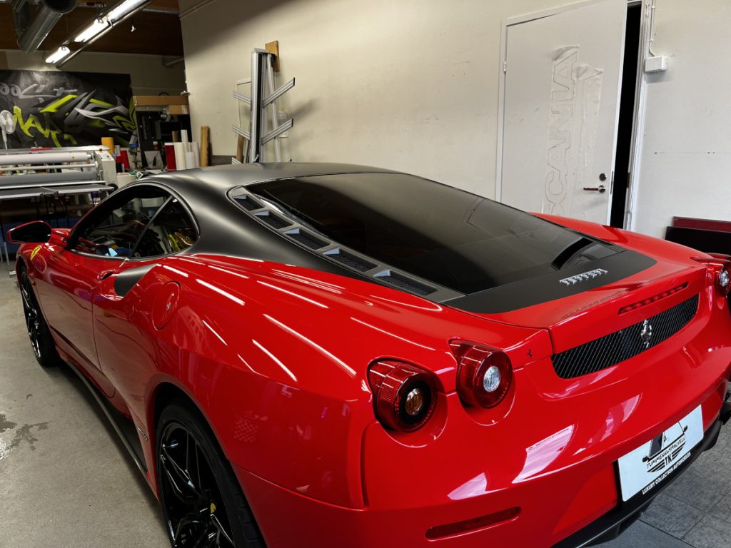 Ferrarin lasien tummennus