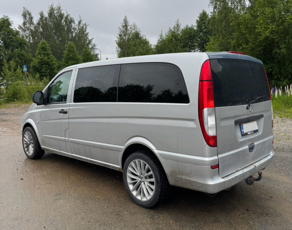 Mercedes-Benz lasien tummennus